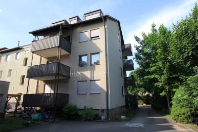 Exklusive, modernisierte 2,5-Zimmer-Erdgeschosswohnung mit Balkon und EBK in Nürnberg
