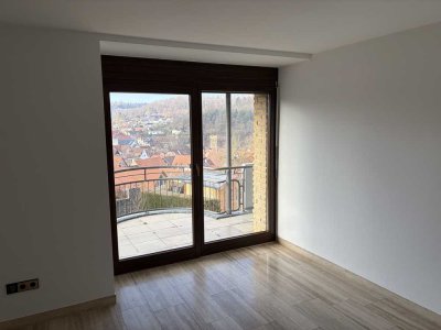 Wunderschöne 2-Zimmer-Wohnung mit großem Sonnenbalkon und herrlicher Aussicht in Mönsheim