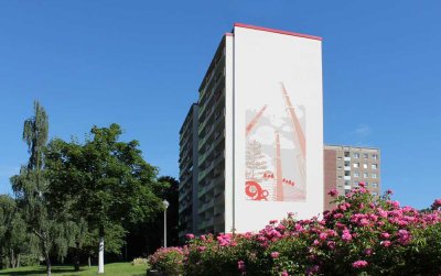 Sanierte 1-Raum-Wohnung mit Wanne, großem Balkon und Aufzug