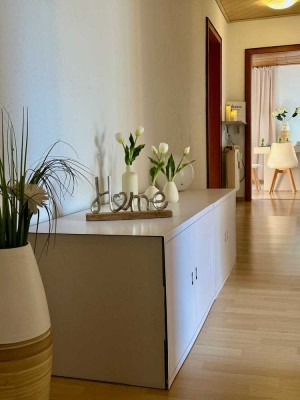 STILBAU biete an: Gemütliche 4 ZKB in gepflegtem Mehrparteienhaus mit Aufzug, Garage und Keller