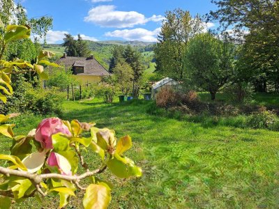 CHARMANTE GROSSE LIEGENSCHAFT MIT SCHÖNEM AUSBLICK UND POTENTIAL
