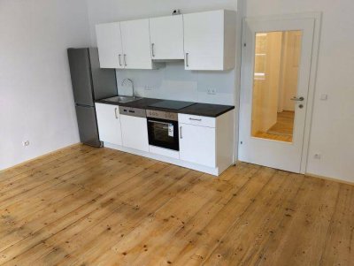 Erstbezug: Sanierter 3 ZIMMER-Altbau + neue Einbauküche + neues Bad mit Dusche / WC + nähe Neue TU!