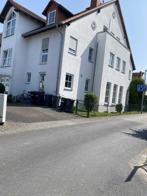 Geschmackvolle 4-Zimmer-Wohnung mit gehobener Innenausstattung mit Balkon und EBK in Dreieich