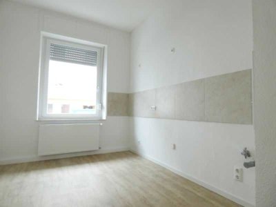 ** Modernisierte Wohnung mit großer Wohnküche in zentraler Lage von Frohnhausen **