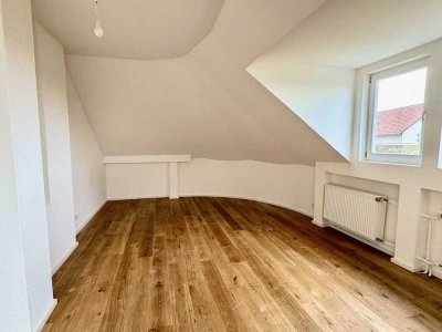 Attraktive 3-Zimmer Dachgeschosswohnung in Top-Lage - komplett Saniert - mit Garten und Oker Zugang