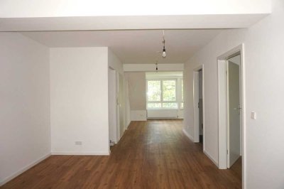 Moderner Dachgeschossausbau!
2-Zi-Wohnung mit Einbauküche in Bramfeld!