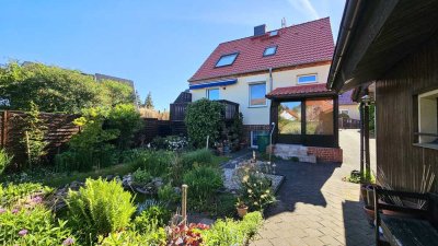 Preis VB! Einfamilienhaus mit Keller, großer Garage und wunderschönem Garten!