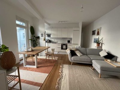Neubau 2-Zimmer-Whg mit Balkon & Einbauküche in Berlin (möbiliert, Wohnen auf Zeit)