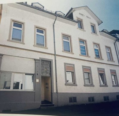 Denkmalgeschütztes 5-Parteienhaus mit großer Dachterrasse in Wiesbaden Nordost. Provisionsfrei.