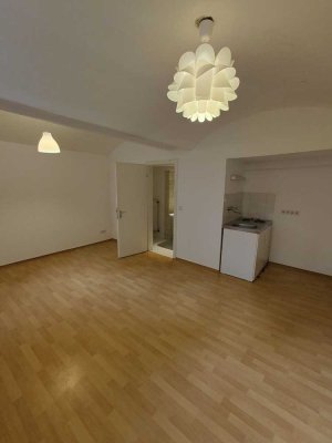 Charmante 1-Zimmer Kellerwohnung mit historischen Gewölbebögen – Schumannstraße 65, Bonn