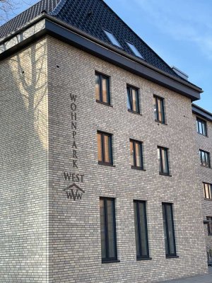 Vollständig modernisierte, großflächige 3 Zimmer Wohnung in Hochparterre