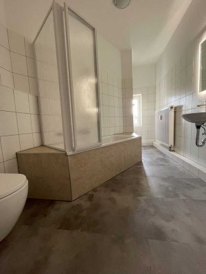 Helle, Teilmöblierte 2-Zimmer-Wohnung mit Einbauküche