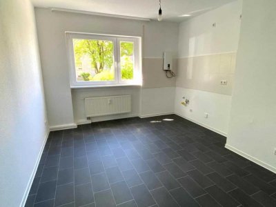 *** Klein aber FEIN + frisch RENOVIERT - EG ab 01.05. WOHNKÜCHE und LAMINAT KL WEST ***