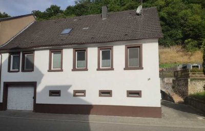 Einfamilienhaus mit großem Garten, Terrasse & Garage – Bahnhof fußläufig
