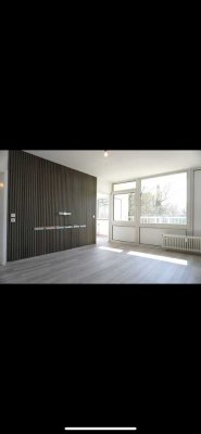 Vollständig renovierte 4-Raum-Wohnung mit Balkon in Leverkusen