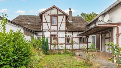 Einfamilienhaus mit Garagen & Nebengebäude - Terrasse sowie Nutz-Garten