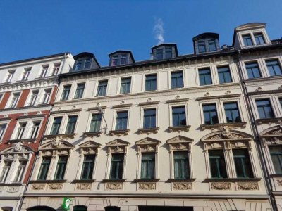 // Ab 01.12 - frisch renoviert - Nähe Karl-Heine-Straße - Balkon //