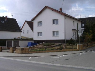 Freundliche 3-Zimmer-Terrassenwohnung mit Balkon und EBK in Jugenheim in Rheinhessen, Befristet