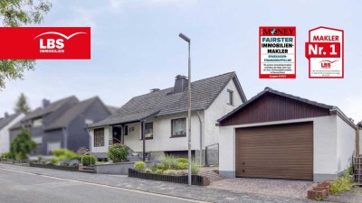 Exklusiv in Zingsheim: Großzügiges Wohnen mit XXL- Garten & 2 Garagen