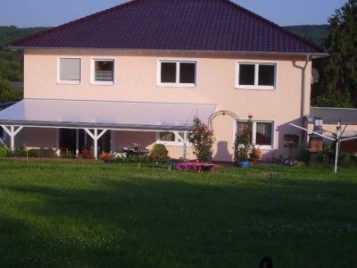 Helle 1-Zimmer Apartmentwohnung mit kleiner Garagenterrasse in Mechernich-Roggendorf