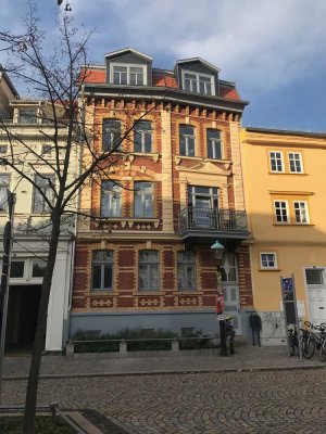 Mitten im Zentrum - Erdgeschosswohnung mit Einbauküche!