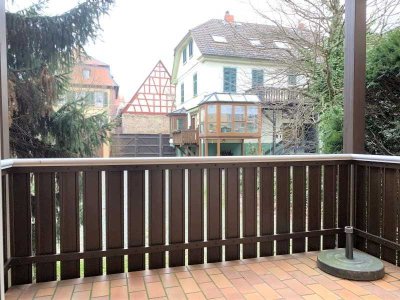 Helle Erdgeschosswohnung mit guter Raumaufteilung, Einbauküche und Balkon