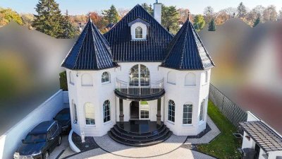 Luxus Villa mit 10 Zimmern, Poolhaus, Sauna, Whirlpool und Tiefgarage