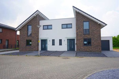Luxuriöse Doppelhaushälfte mit viel Wohnraum und Garten