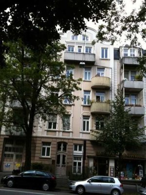 Erdgeschoss! Ruhige Wohnung, Altbau, 3 Zimmer mit Dielenböden - Hofnutzung möglich