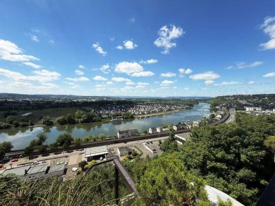 Traumhafte Aussicht auf den Rhein und wohnen auf einer Ebene!