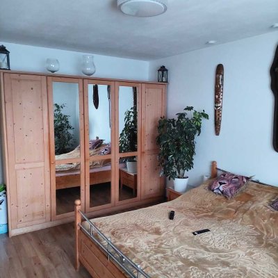 Ansprechende und modernisierte 2-Zimmer-Wohnung mit Balkon in Schierling