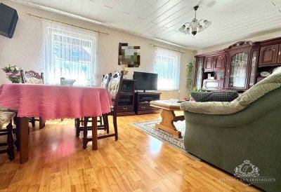 Doppelhaushälfte in Radebeul mit großem Nebengelass und viel Potential