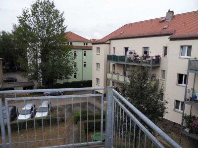 Wahren - moderne 3-Raum-Familienwohnung mit sehr großem Südbalkon, Wohnküche und Stellplatzoption