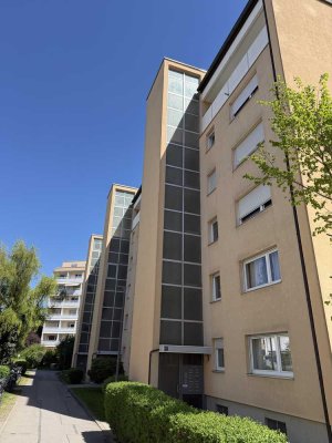 2-ZIMMER-ERDGESCHOSSWOHNUNG  MIT EIGENEM GARTEN UND GEMEINSCHAFTSPOOL  IN LANDSHUT