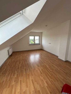 Ansprechende und sanierte 2-Zimmer-Dachgeschosswohnung mit geh. Innenausstattung in Kleve-Materborn