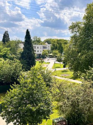 Gegenüber dem Niederfeld See. Mit Balkon. Für Selbstrenovierer!