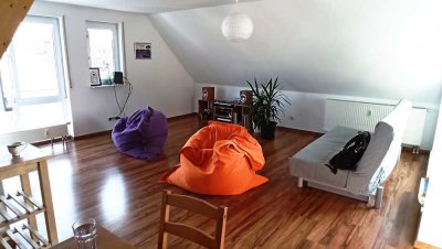 Sonnige Galeriewohnung in zentraler Südwestlage mit Einbauküche und Dachloggia