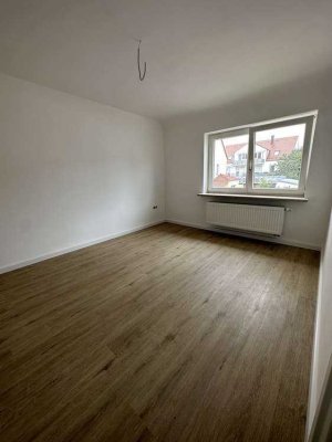 Kernsanierte moderne 2-Zimmer-Ergeschosswohnung mit Garten in Augsburg-West