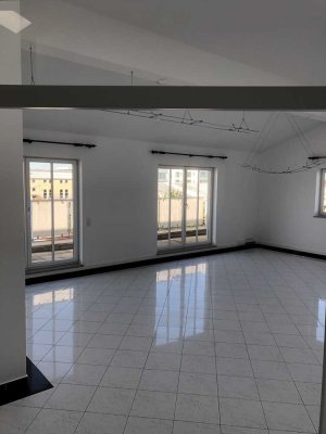 Grosszügiges Loft im Industriegebiet zur gewerblichen Nutzung