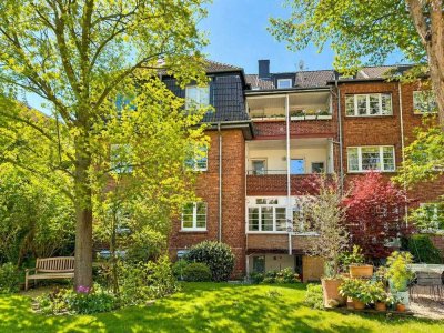 Sofort verfügbar: Sanierungsbedürftige 4-Zimmer-Wohnung mit Loggia in D-Lohausen