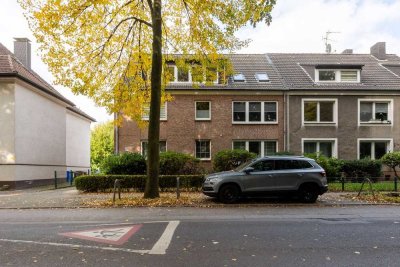 Attraktives Dreifamilienhaus mit 5 Garagen