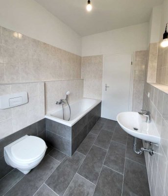 **Investieren statt mieten** Teilsanierte 2-Zimmerwohnung mit guter Raumaufteil. für Stadtliebhaber!