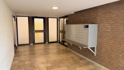 Großzügige 3-Zimmerwohnung mit Parkettboden und Einbauküche in Köln Westhoven