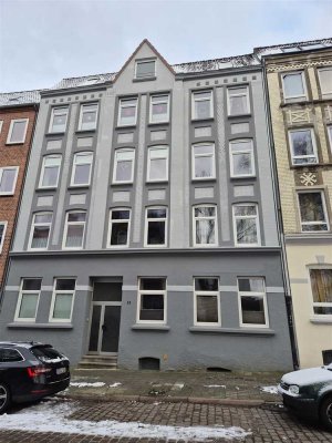 Helle 2-Zimmer-Whg. mit Balkon in gepflegtem Altbau // Braustr. 8, Kiel