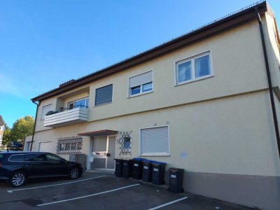 Schöne 3-Zimmer Dachgeschoß Wohnung mit Balkon im Westen Neuhausens