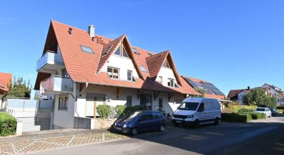 Moderne und zentral gelegene
3 1/2-Zi.-Maisonette-ETW im
1. u. 2. DG mit Kaminofen