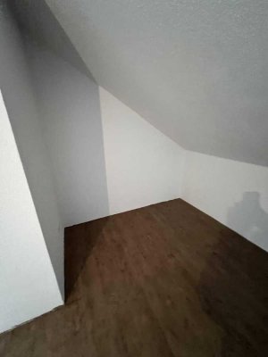 Helle 2-Zimmer-Wohnung mit Balkon über den Dächern Göppingens - sofort bezugsfrei!