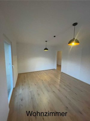 Renovierte Altbauwohnung mit großem Balkon