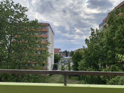 Frisch modernisierte 3-Zimmer-Wohnung mit Balkon ins Grüne