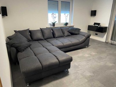 Vollständig renovierte Wohnung mit drei Zimmern sowie Terasse und in Geisenfeld